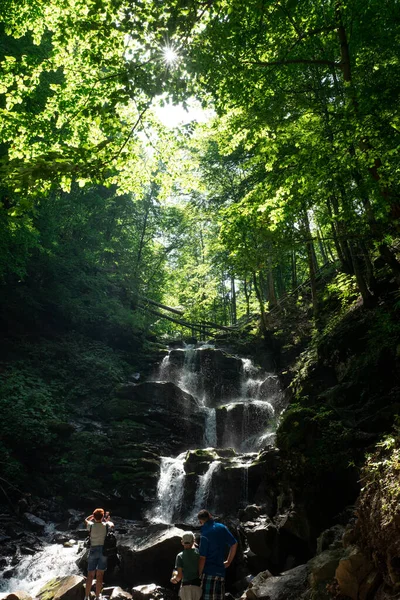 Shipot Une Cascade Dans Quartier Mezhgorsky Région Transcarpatique — Photo