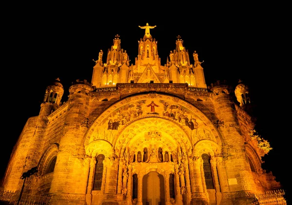 ティビダボ山の夜にイエスの神聖な心の寺院の断片 バルセロナ カタルーニャ スペイン — ストック写真