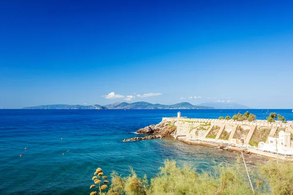 Ostrov Elba Obzoru Vidět Proti Majáku Piazza Bovio Piombino Toskánsko — Stock fotografie