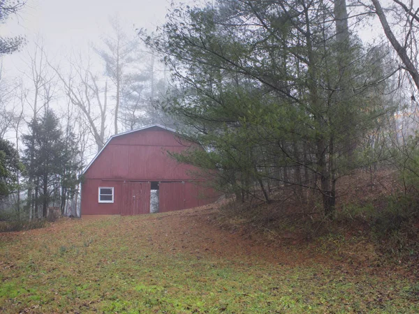 Red barn in winter fog — Stock Photo, Image