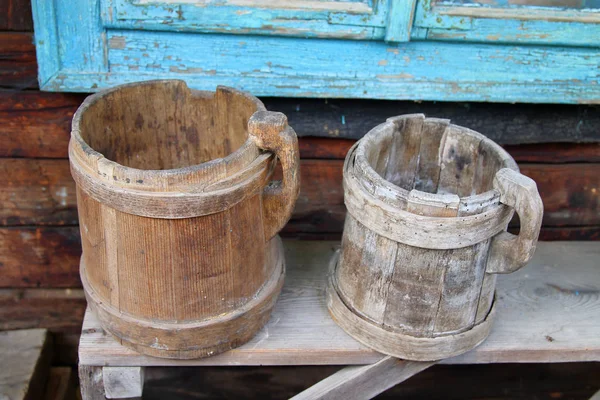 Anciennes tasses en bois . — Photo