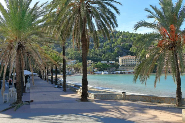 Promenada wyspy Palma de Mallorca poza sezonem. Obrazek Stockowy