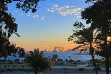 Palma şehrinin kıyısında akşam.