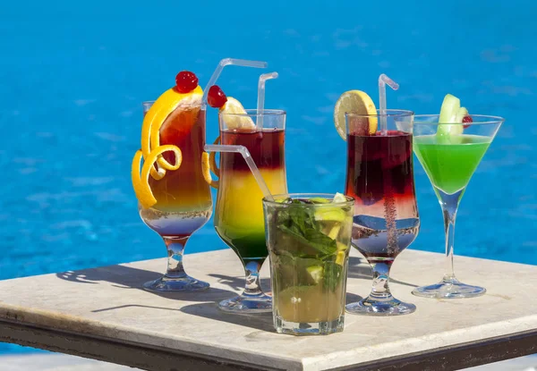 Wenige bunte Cocktails Stockbild