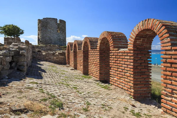 Eski kule ve Nessebar Beach Kilisesi Kazısı.