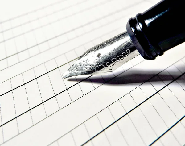 Kalligrafi scen med eleganta reservoarpenna — Stockfoto