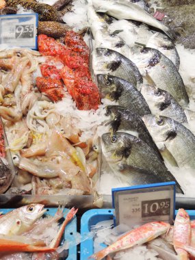 Bir pazar ahır, taze balık