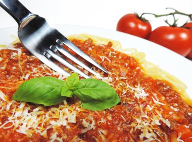 Spagetti bolognese, tabak makarna ile