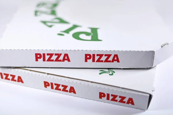 Упаковка пиццы или коробка пиццы — стоковое фото