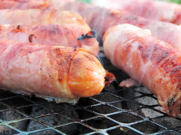 Barbekü ızgara sosis ile