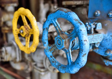 Eski renkli sanayi vanaları