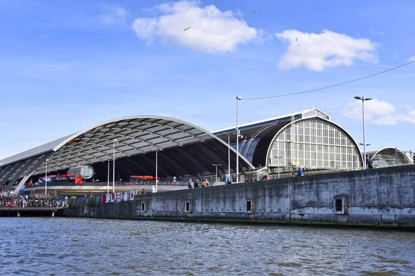 Amsterdam centraal tren istasyonu