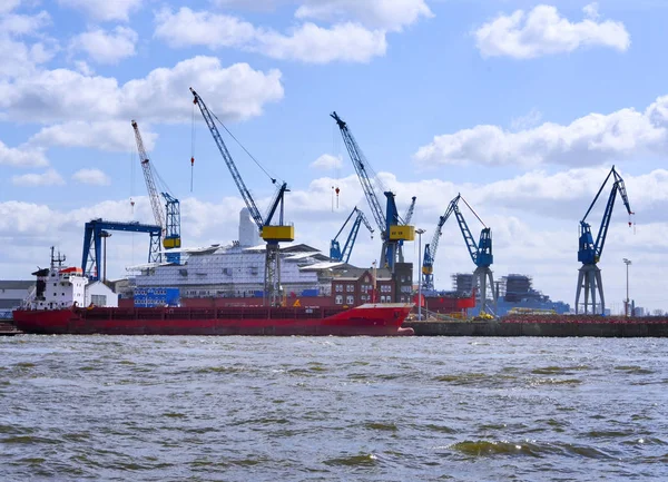 Warf eller varvet av Hamburgs hamn — Stockfoto