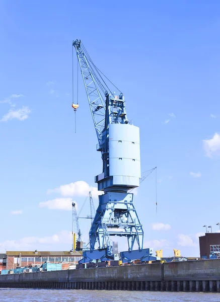 Porto di spedizione o porto container — Foto Stock