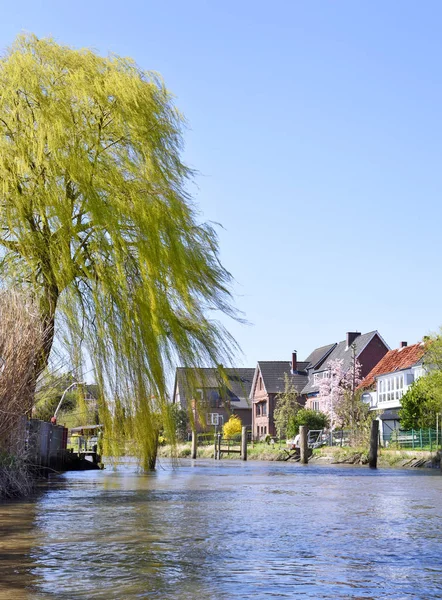 Idyllic river scene in springtime — Stock Photo, Image