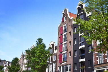 Hollanda Amsterdam adlı bir kanal evleri