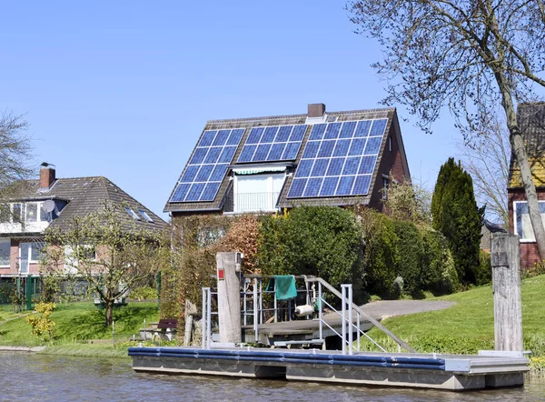 태양 에너지 집 — 스톡 사진
