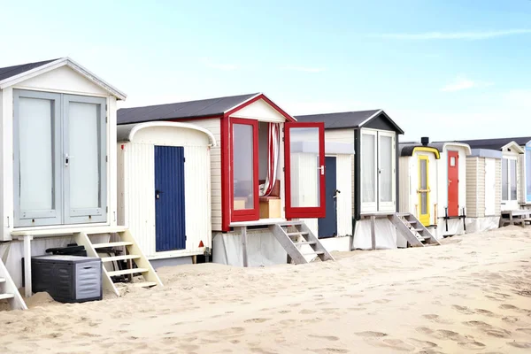 çok renkli plaj kulübe