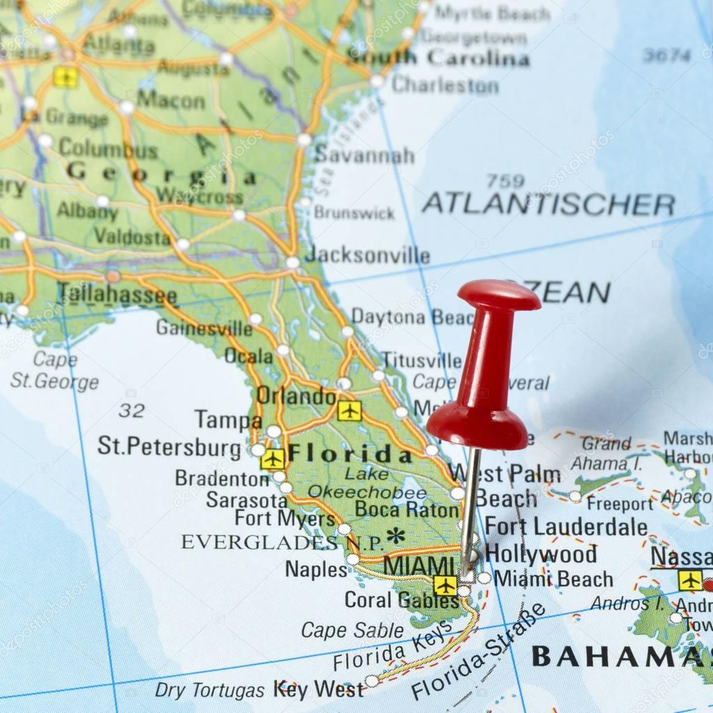 Florida with pin set on Miami — Stock Photo © Eivaisla #133020040