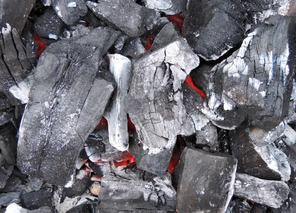 Πυρακτωμένο κάρβουνο μπάρμπεκιου — Φωτογραφία Αρχείου