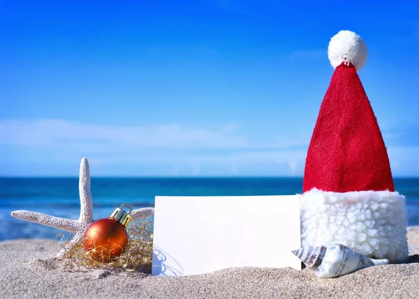 Cartão de felicitações de Natal na praia — Fotografia de Stock