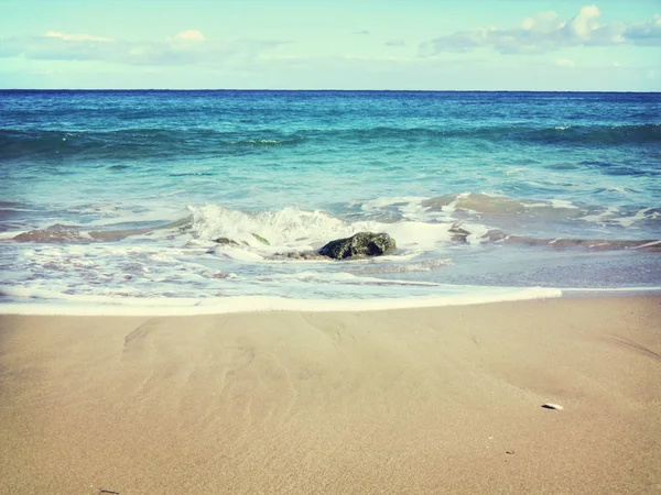 Escena de playa con rocas — Foto de Stock