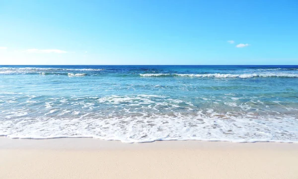 Scenă de plajă, soare și mare — Fotografie, imagine de stoc