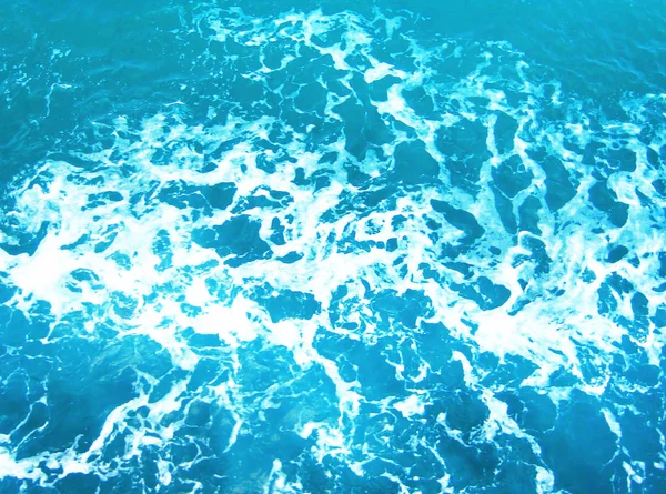 Turquoise zee met zee surf — Stockfoto