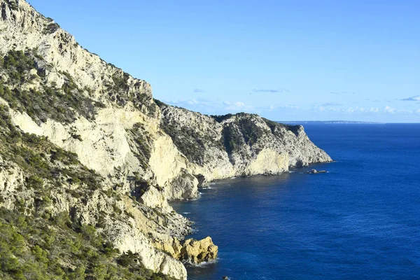 Côtes et mer bleue — Photo