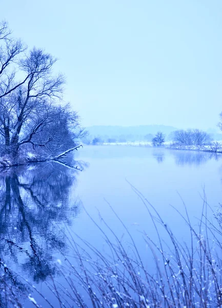 Winter scene with fog over a river, — Stock Photo, Image