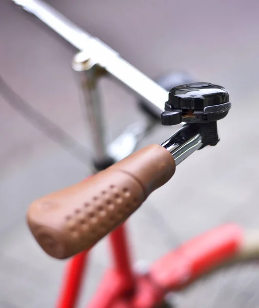 Bicicleta retro ou vintage em uma rua — Fotografia de Stock