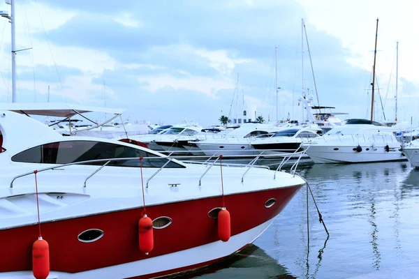 Red motor yacht — Stock Photo, Image