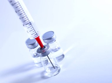 Şişeleri ile tıbbi malzeme şırınga