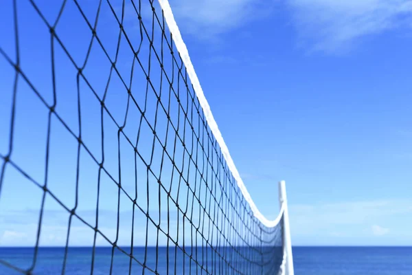 Rede de vôlei de praia na praia. — Fotografia de Stock