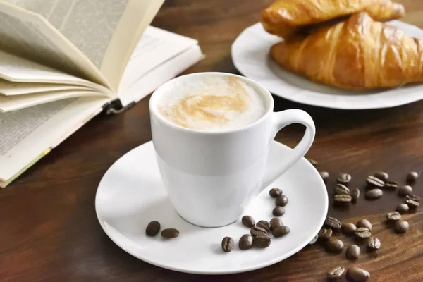 Breakfast scene with fresh croissants and coffee cup — Stock Photo, Image