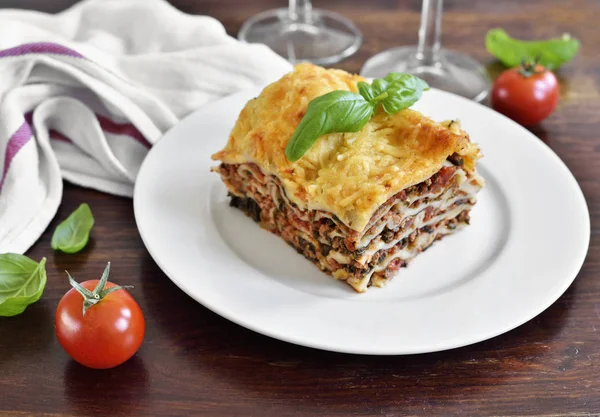 Lasaña de carne fresca italiana —  Fotos de Stock