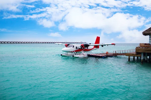 Maldivler Adası'nda deniz uçağı — Stok fotoğraf