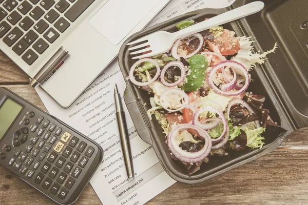 Boîte à lunch au bureau — Photo