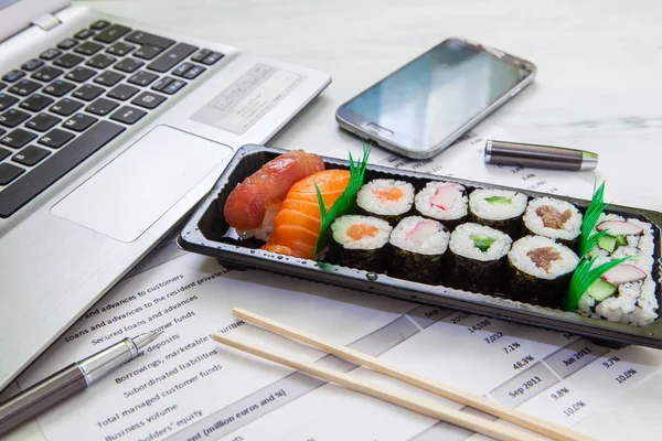 Lunch box in office — Stock Photo, Image