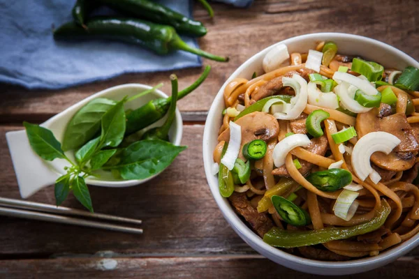 Fideos tailandeses de carne —  Fotos de Stock