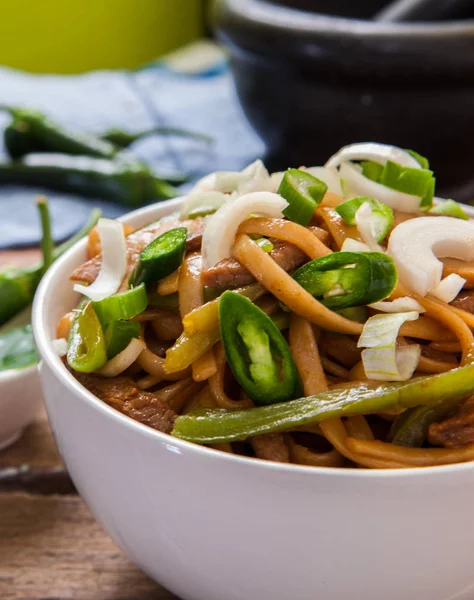 Fideos tailandeses de carne —  Fotos de Stock