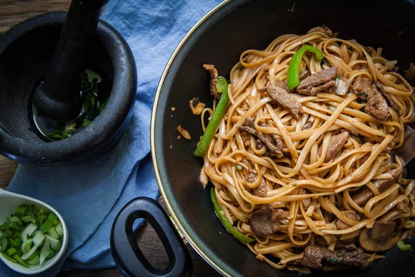 Fideos tailandeses de carne —  Fotos de Stock