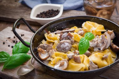 İtalyan makarna tortellini