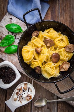 İtalyan makarna tortellini