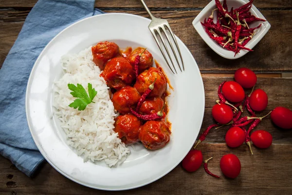 Ev yapımı köfte domates