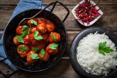 Ev yapımı köfte domates