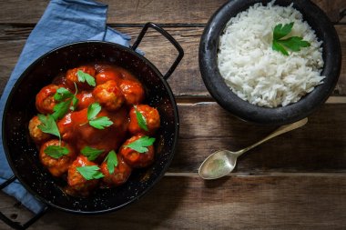 Ev yapımı köfte domates