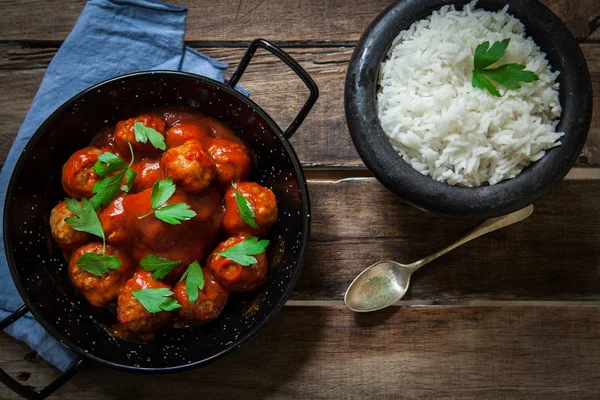 Ev yapımı köfte domates