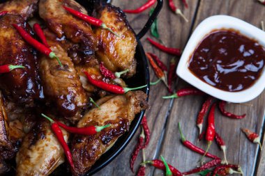 Söylenir stili tavuk kanadı