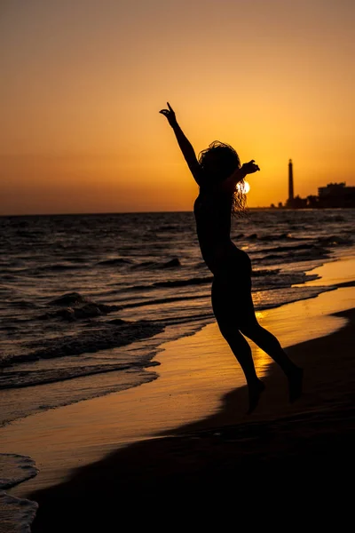 Woman on beach sunset — Stock Photo, Image